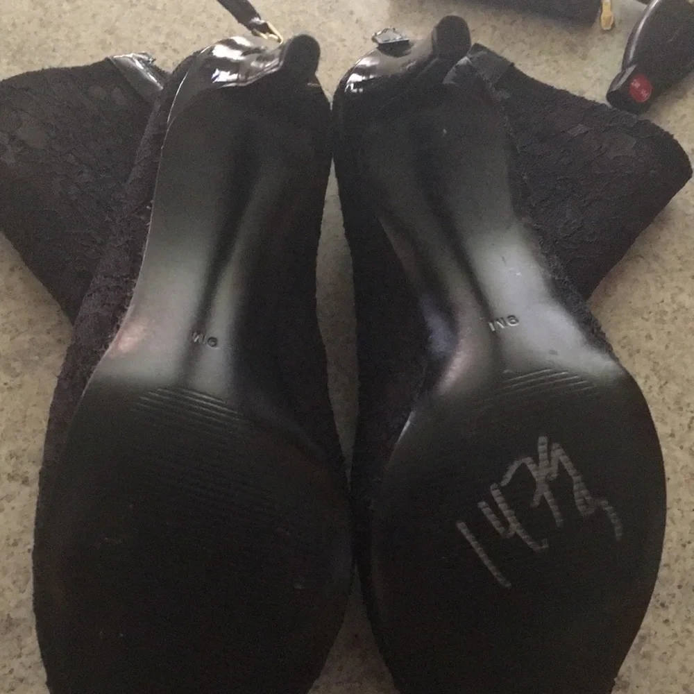 GUESS NWT BLACK LACE ARAYA PEEP TOE BOOTIES SIZE 9 - Picture 8 of 10